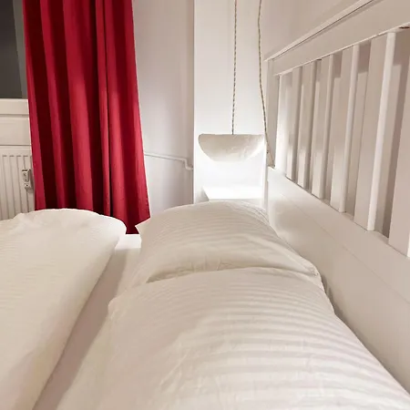 Lola's Close To Center Bucareste