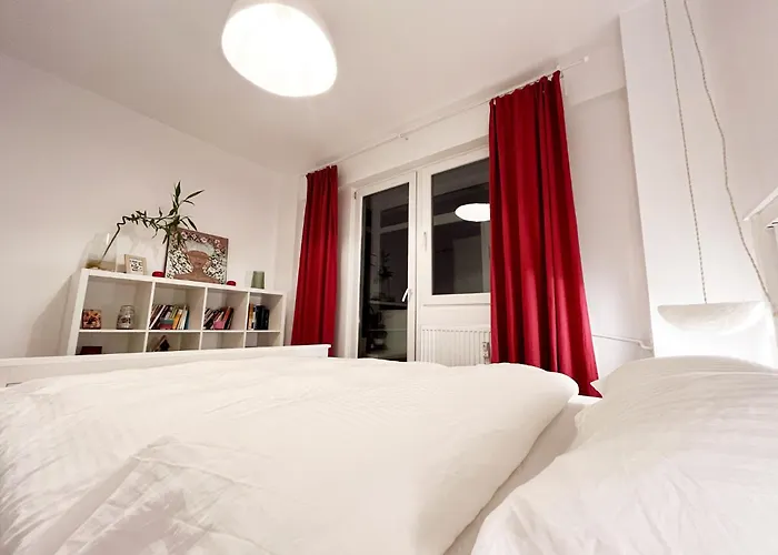 Lola's Close To Center Bukarest