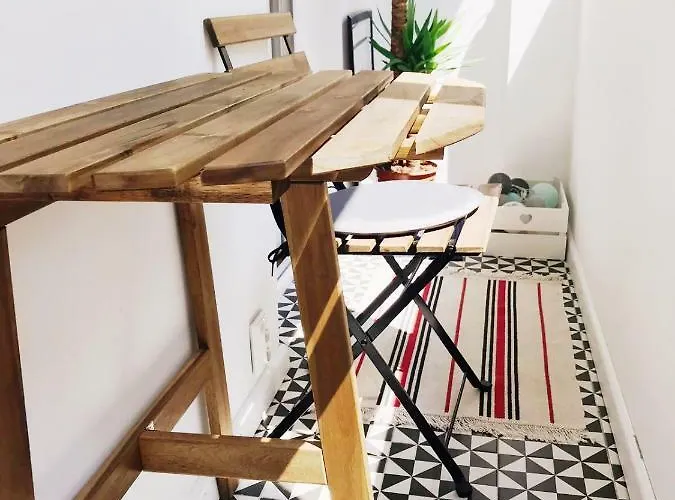 Lola's Close To Center Bukarest