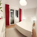Lola's Close To Center Apartment *