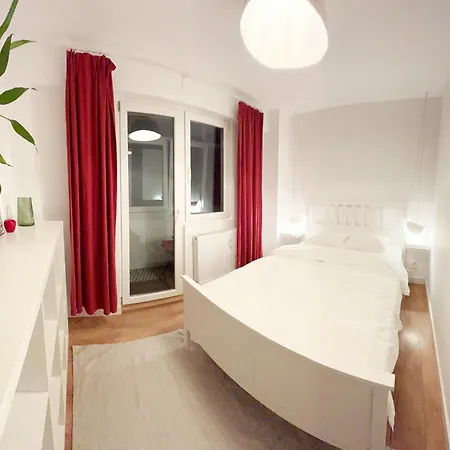 Lola's Close To Center Apartment *