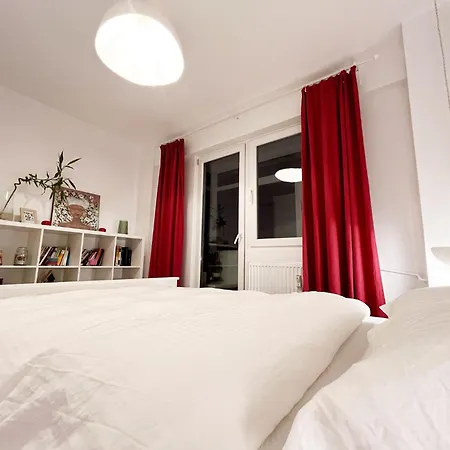 Lola's Close To Center Bukarest