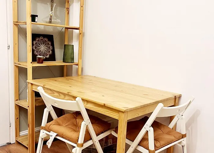 Lola's Close To Center Апартаменти *