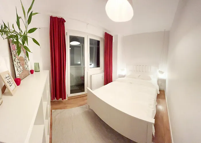 Lola's Close To Center Апартаменти *