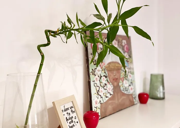 Апартаменти Lola's Close To Center *