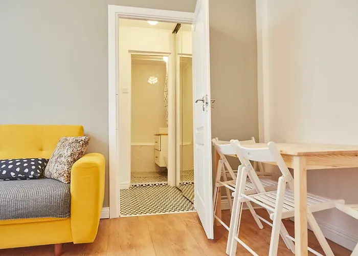 Апартаменти Lola's Close To Center *