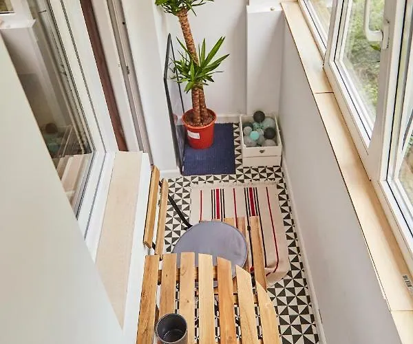 Апартаменти Lola's Close To Center